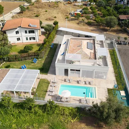 Essenza Mediterranea Oda ve Kahvaltı 4*