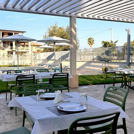 Essenza Mediterranea Couette-café 4*